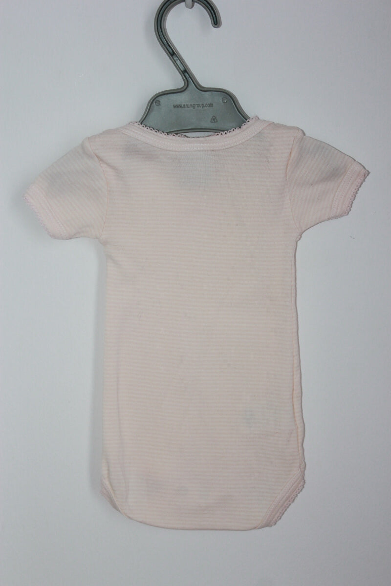preloved katoenen roze-creme gestreept rompertje met korte mouwen in maat 56 van petit bateau