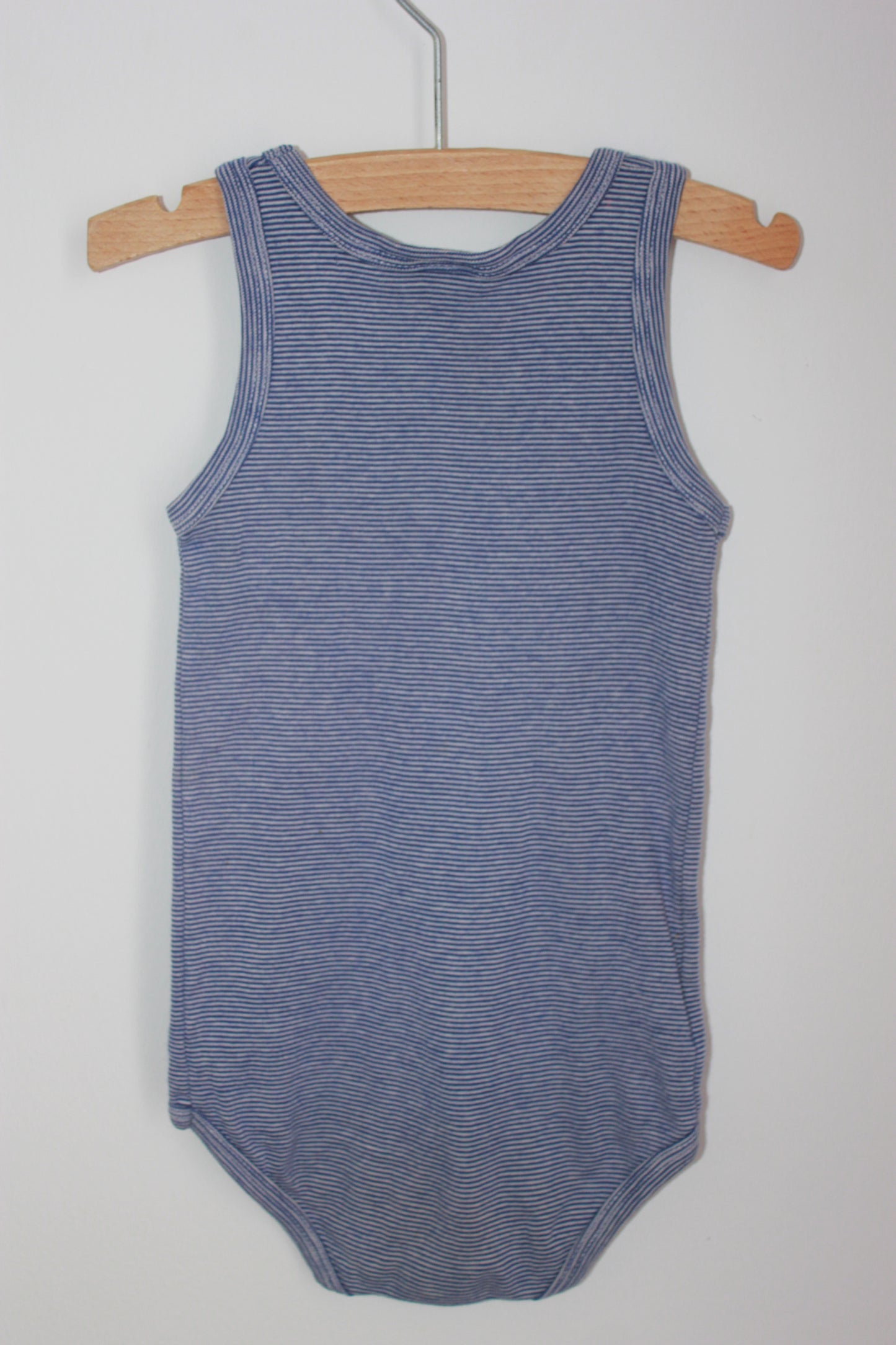 preloved katoenen blauw met wit gestreepte mouwloze unisex romper in maat 80 van petit bateau