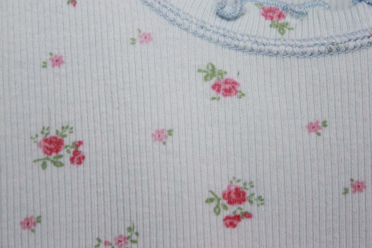 tweedehands katoenen mouwloos lichtblauw gebloemd shirtje in maat 11-12 jaar voor een meisje van petit bateau