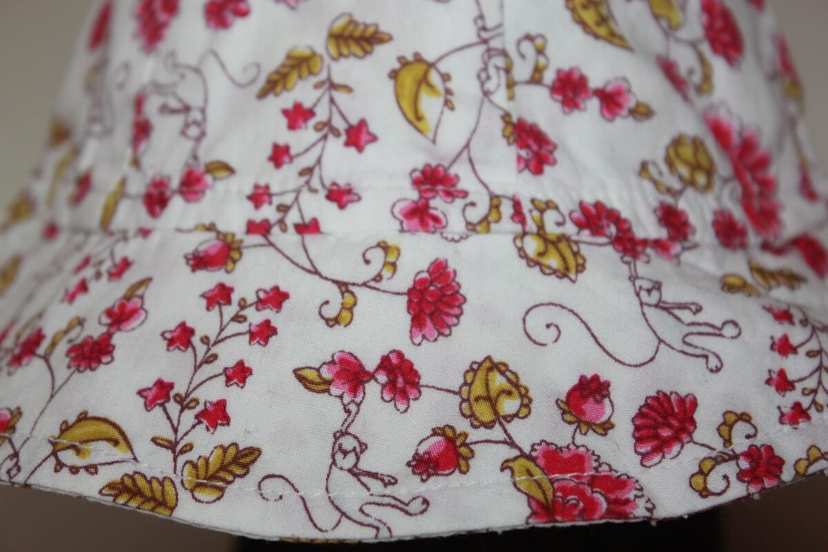 tweedehands katoenen zonnehoedje in multicolour van petit bateau, maat 56 voor een baby meisje