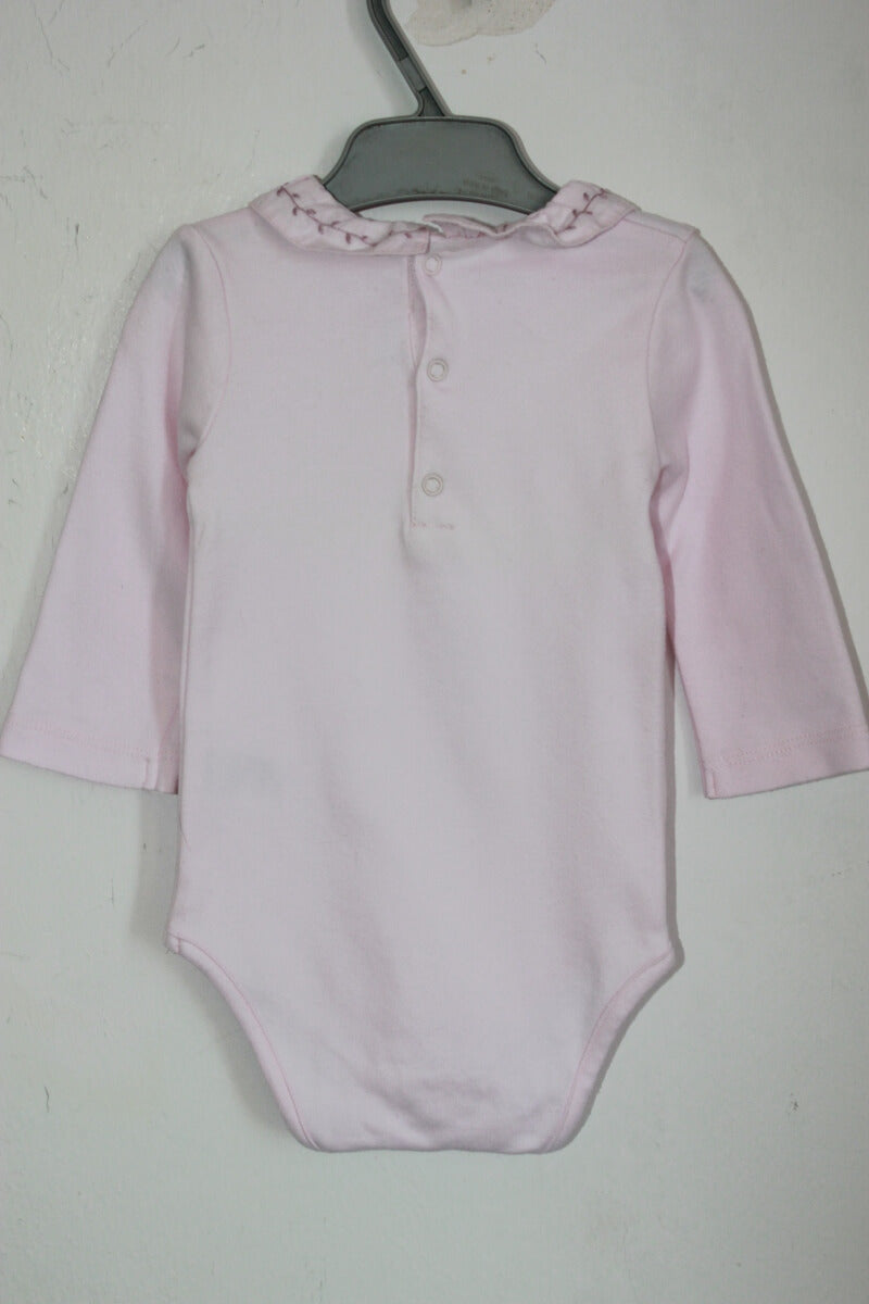 tweedehands katoenen roze romper met lange mouwen en een volantkraagje in maat 68 voor een baby meisje van jacadi
