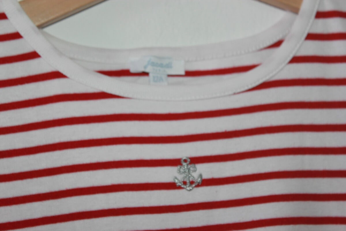 tweedehands katoenen rood met wit gestreept shirt met korte mouwen in maat 152 voor een meisje van jacadi