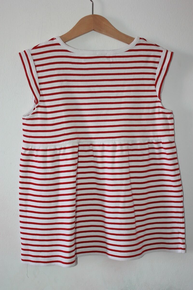 tweedehands katoenen rood met wit gestreept shirt met korte mouwen in maat 152 voor een meisje van jacadi
