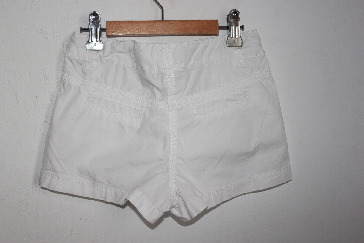 tweedehands katoenen witte korte broek in maat 128 voor een meisje van tao