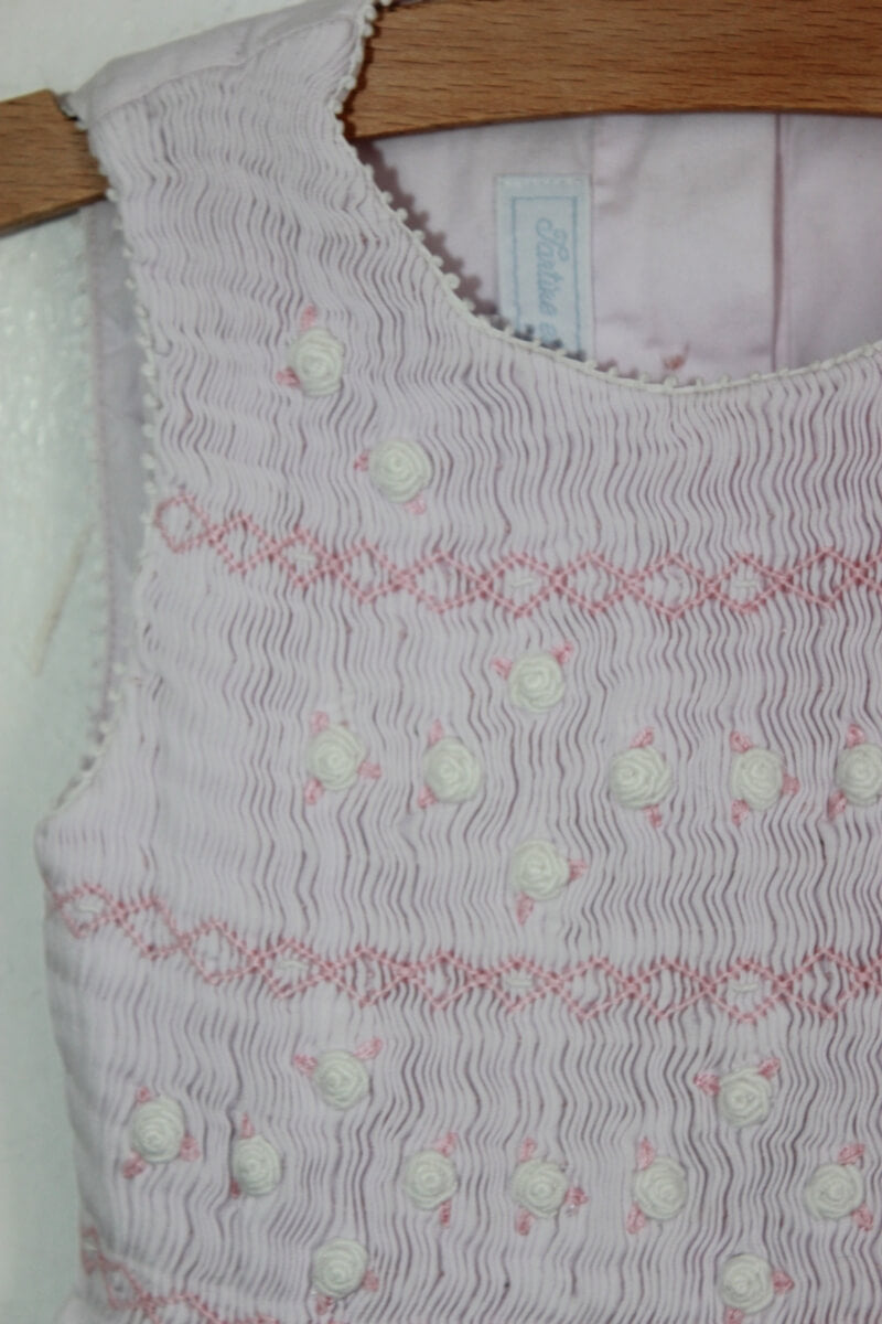 tweedehands katoenen mouwloze zomerse roze gesmockte jurk in maat 92-98 van tartine et chocolat