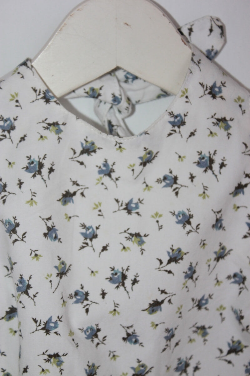 tweedehands katoenen zomerse korte gebloemde playsuit van tetine in maat 74 voor een baby meisje