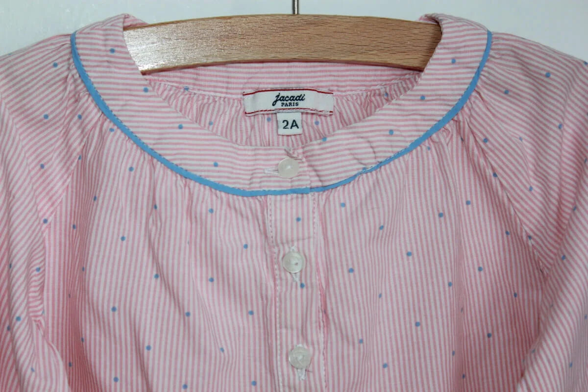 tweedehands koraalroze met wit en lichtblauwe katoenen blouse met lange mouwen van jacadi in maat 86 voor een baby meisje