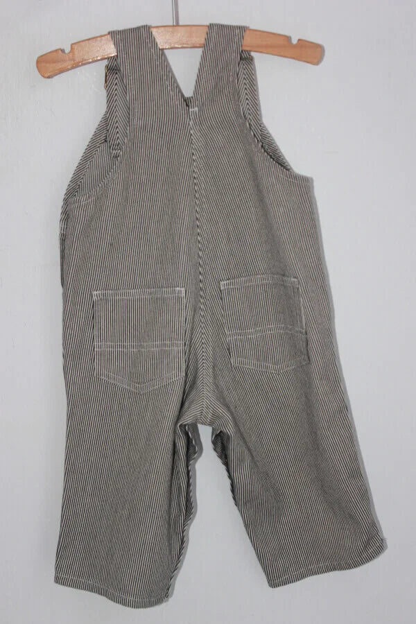 tweedehands unisex taupe met wit gestreepte salopette, of tuinbroek, van bonton in maat 68