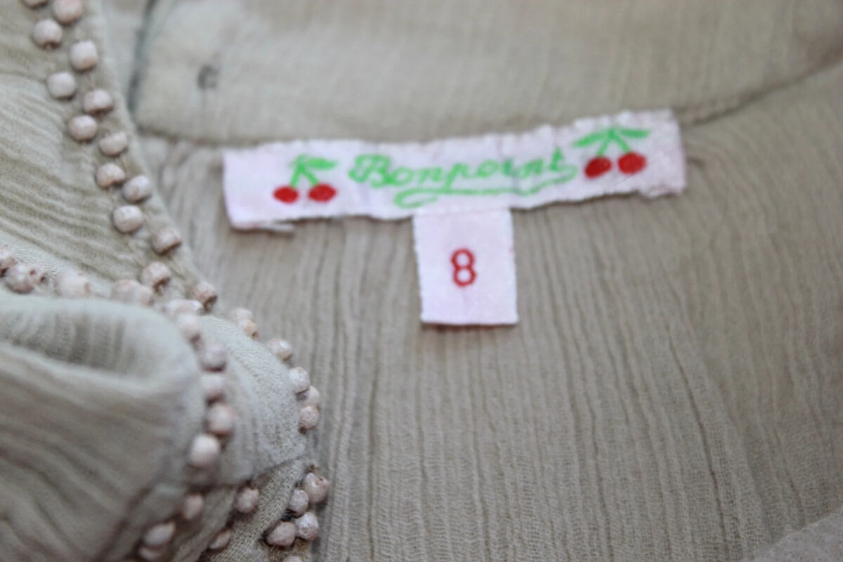 tweedehands katoenen zomerse beige blouse met korte mouwen en kraaltjes van bonpoint in maat 122-128