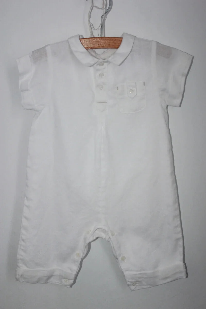 Tweedehands creme zomerse linnen jumpsuit van jacadi met korte mouwen in maat 68 voor een baby jongen