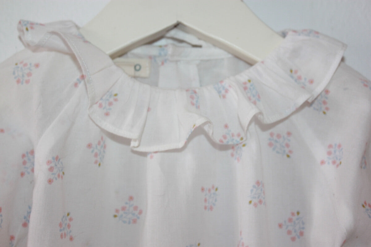 tweedehands-witte-gebloemde-blouse-lange-mouwen-volantkraag-maat-68-baby-meisje-gocco