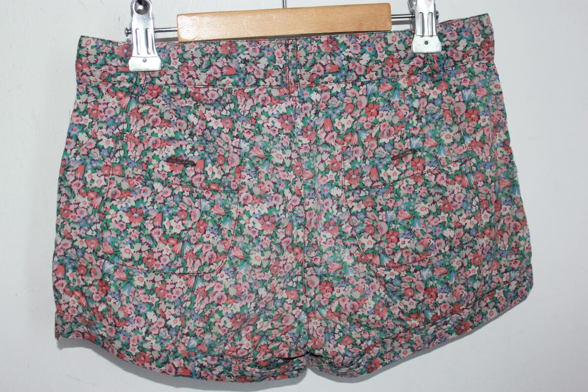 tweedehands-zomerse-gebloemde-short-maat-134-meisje-bonpoint