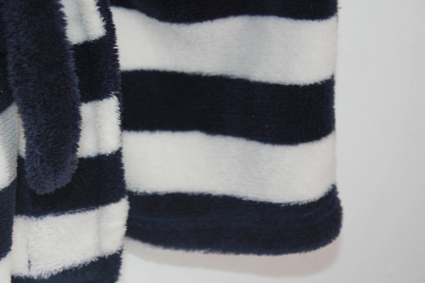 tweedehands donkerblauw met wit gestreepte jacadi badjas in maat 110