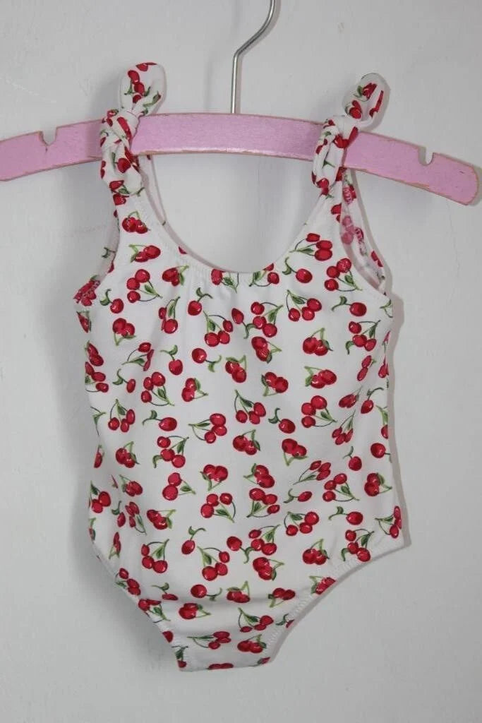 tweedehands jacadi badpak met kersen in maat 68 voor een baby meisje