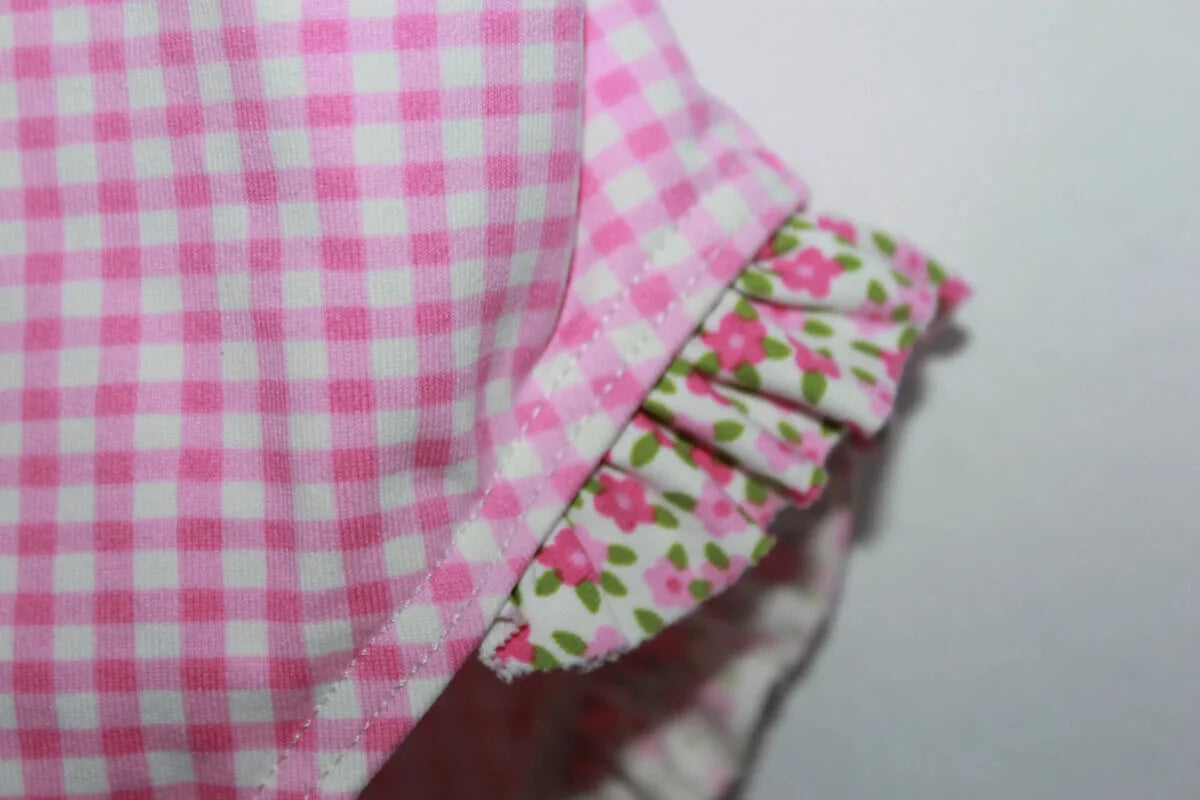 tweedehands roze en wit geruit badpak van jacadi in maat 80 voor een baby meisje