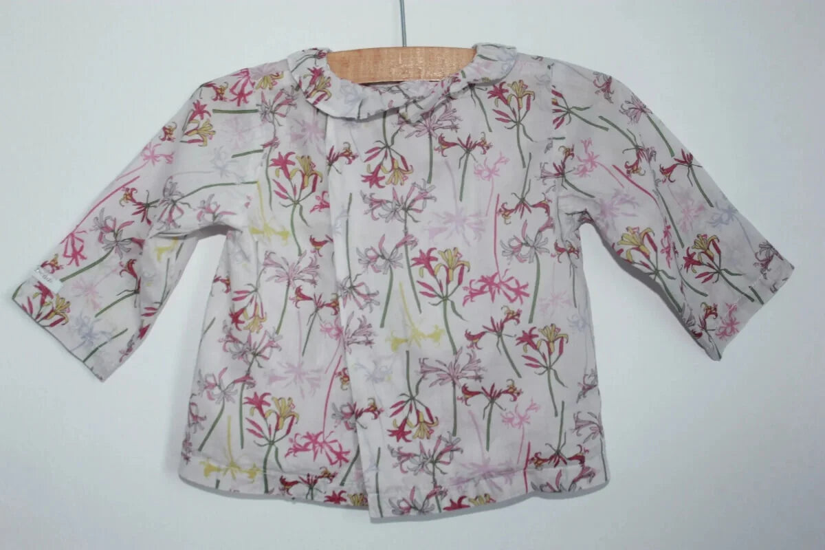 tweedehands katoenen liberty blouse in multicolour van jacadi met lange mouwen en volantkraag maat 68 voor een baby meisje