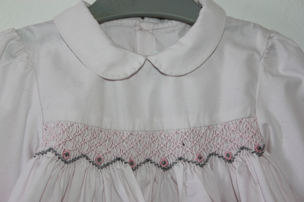 tweedehands lichtroze katoenen gesmokte jacadi blouse met lange mouwen in maat 74 voor een baby meisje