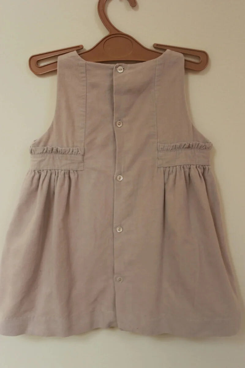 tweedehands mouwloze katoenen ribfluwelen beige jacadi jurk in maat 74