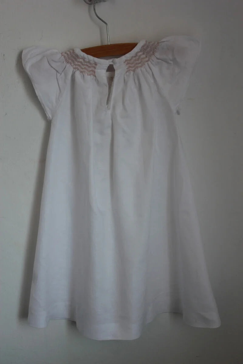 tweedehands zomerse ecru met beige gesmokte linnen jurk met korte mouwen van jacadi in maat 98