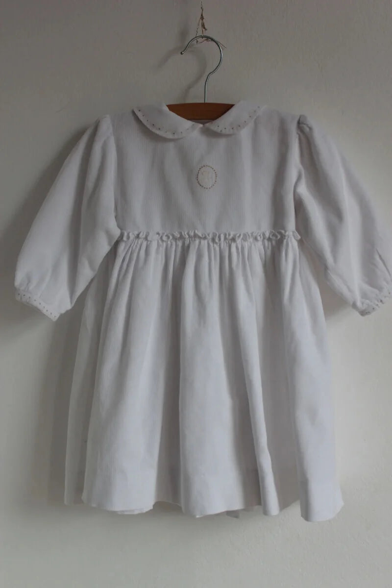 tweedehands witte ribfluwelen katoenen jurk van jacadi met lange mouwen in maat 80