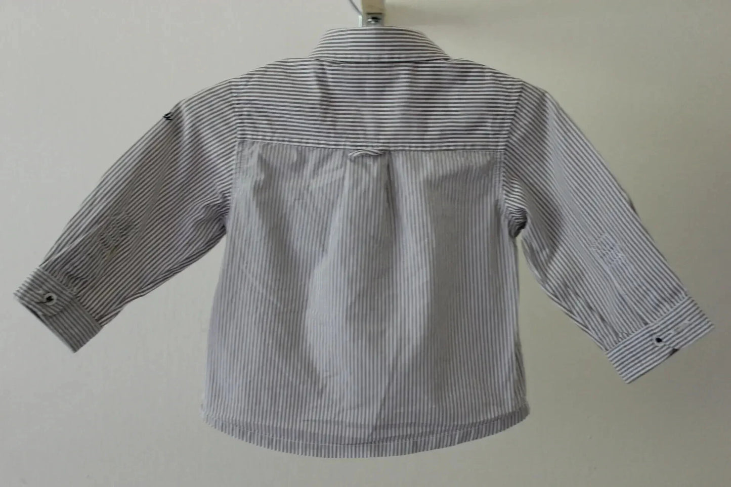 tweedehands katoenen beige met wit gestreept jacadi overhemd met lange mouwen in maat 68 voor een baby jongen