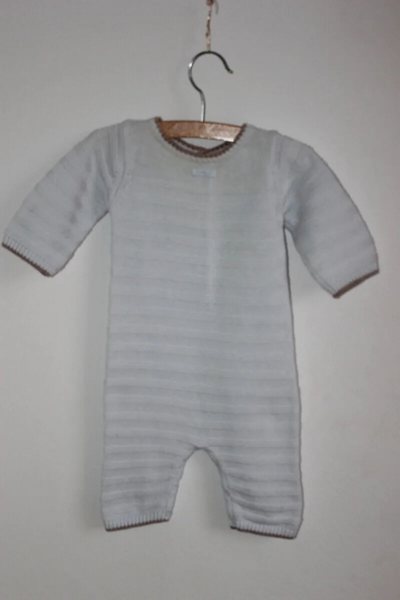 tweedehands unisex katoenen lichtblauw gebreide jacadi playsuit met lange mouwen in maat 62 voor een baby