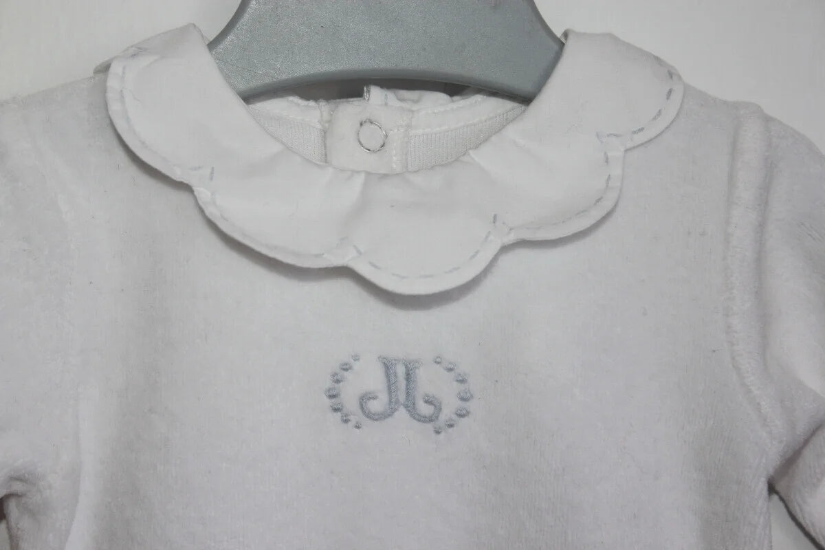 tweedehands unisex zachte witte velours playsuit van jacadi in maat 50 voor een baby