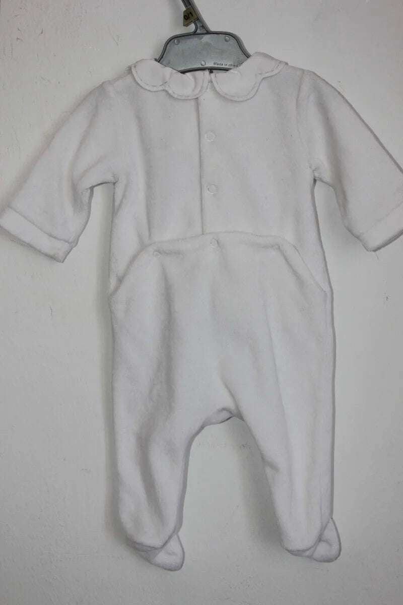 tweedehands unisex zachte witte velours playsuit van jacadi in maat 50 voor een baby
