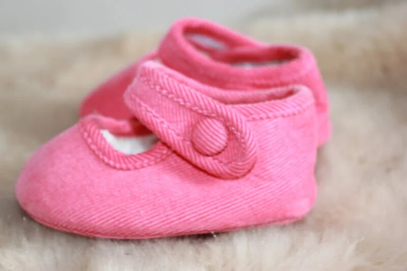 tweedehands koraalroze stoffen schoentjes van jacadi in maat 16 voor een baby meisje