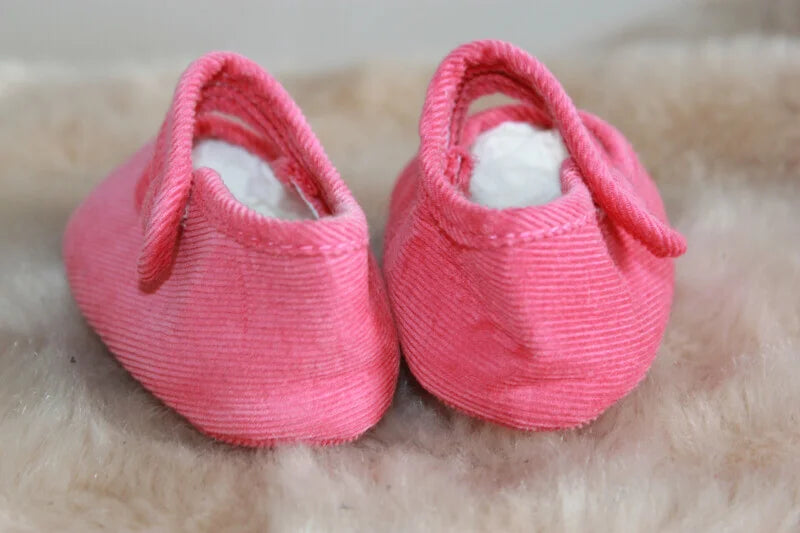 tweedehands koraalroze stoffen schoentjes van jacadi in maat 16 voor een baby meisje