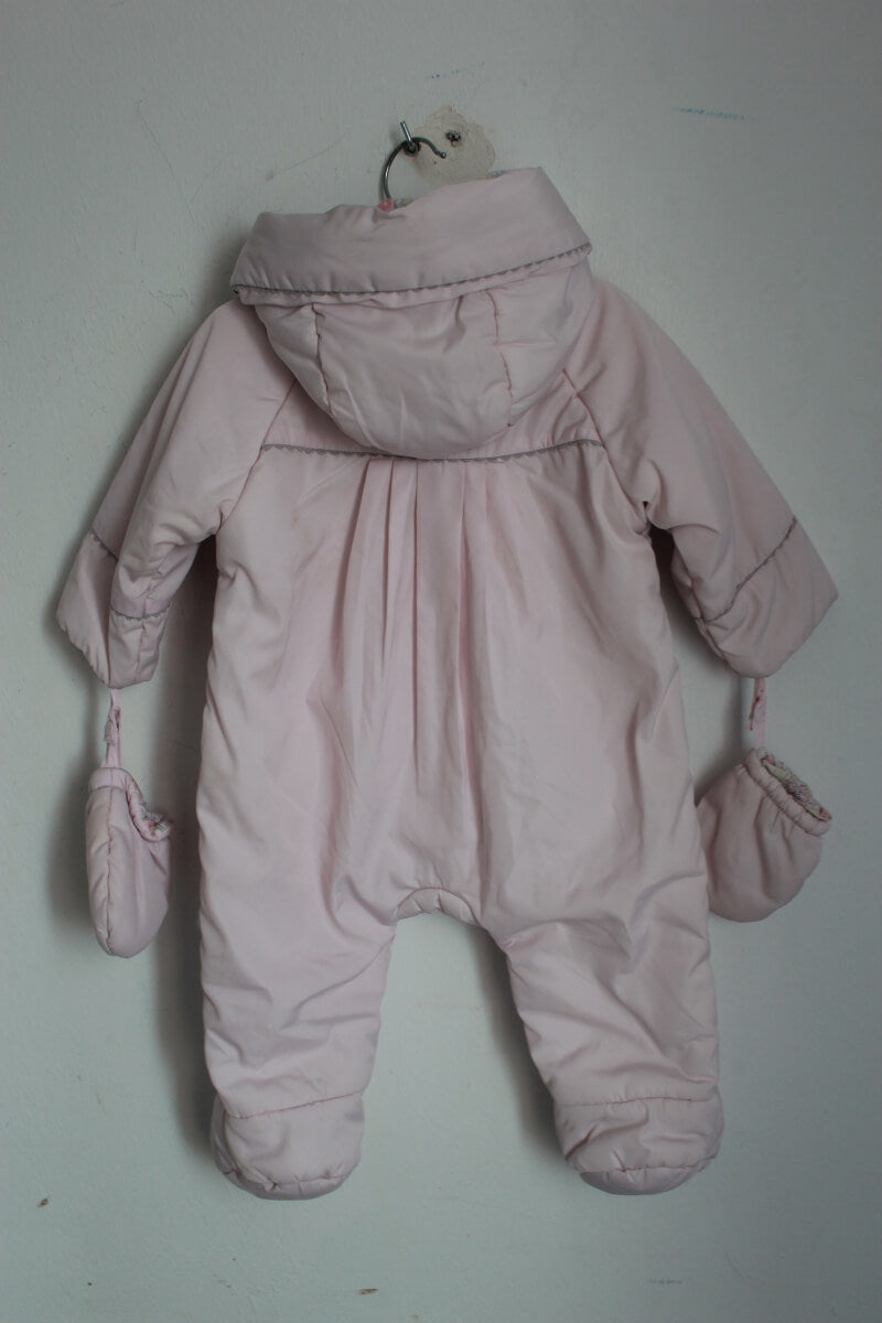 tweedehands lichtroze jacadi skipak in maat 68 voor een baby meisje