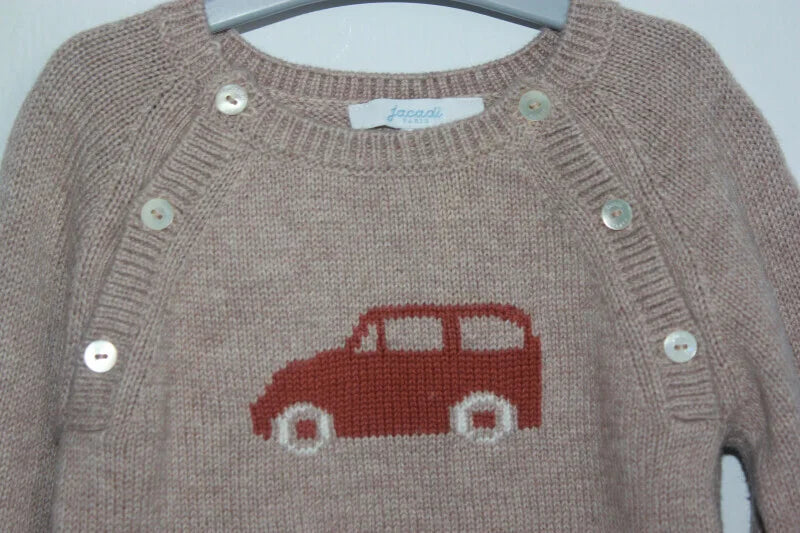 tweedehands beige jacadi trui met auto in maat 68 voor een baby jongen