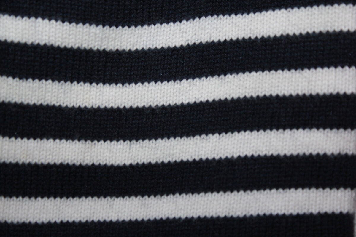 tweedehands donkerblauw vest met witte strepen van jacadi in maat 104 voor een meisje