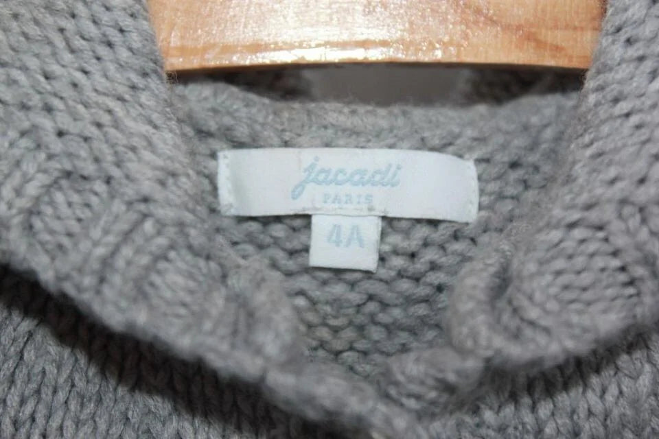 tweedehands lang lichtgrijs jacadi vest met capuchon maat 104