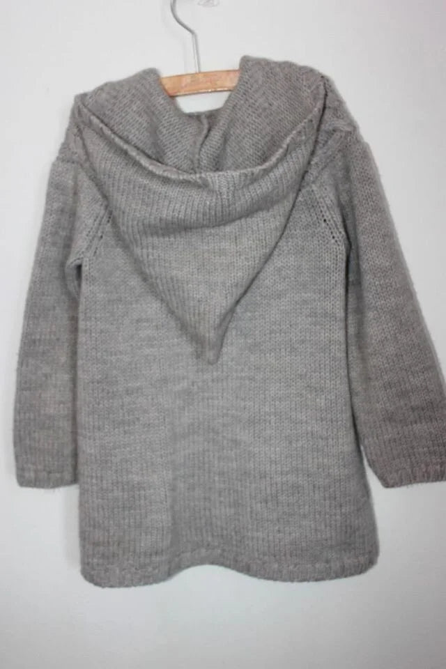 tweedehands lang lichtgrijs jacadi vest met capuchon maat 104