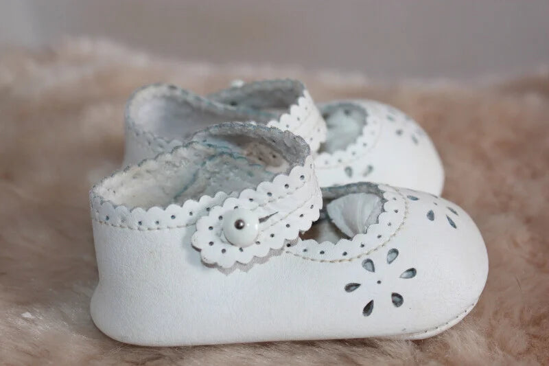 tweedehands witte leren jacadi schoentjes maat 16 voor een baby meisje