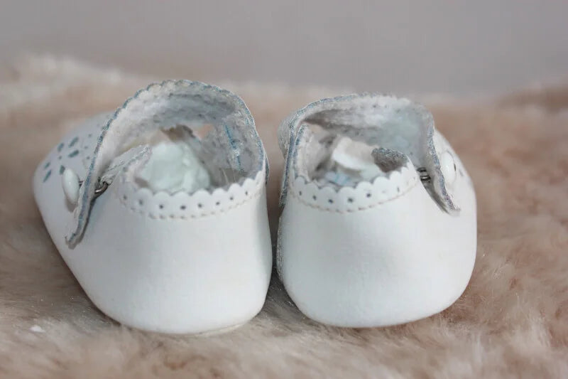 tweedehands witte leren jacadi schoentjes maat 16 voor een baby meisje