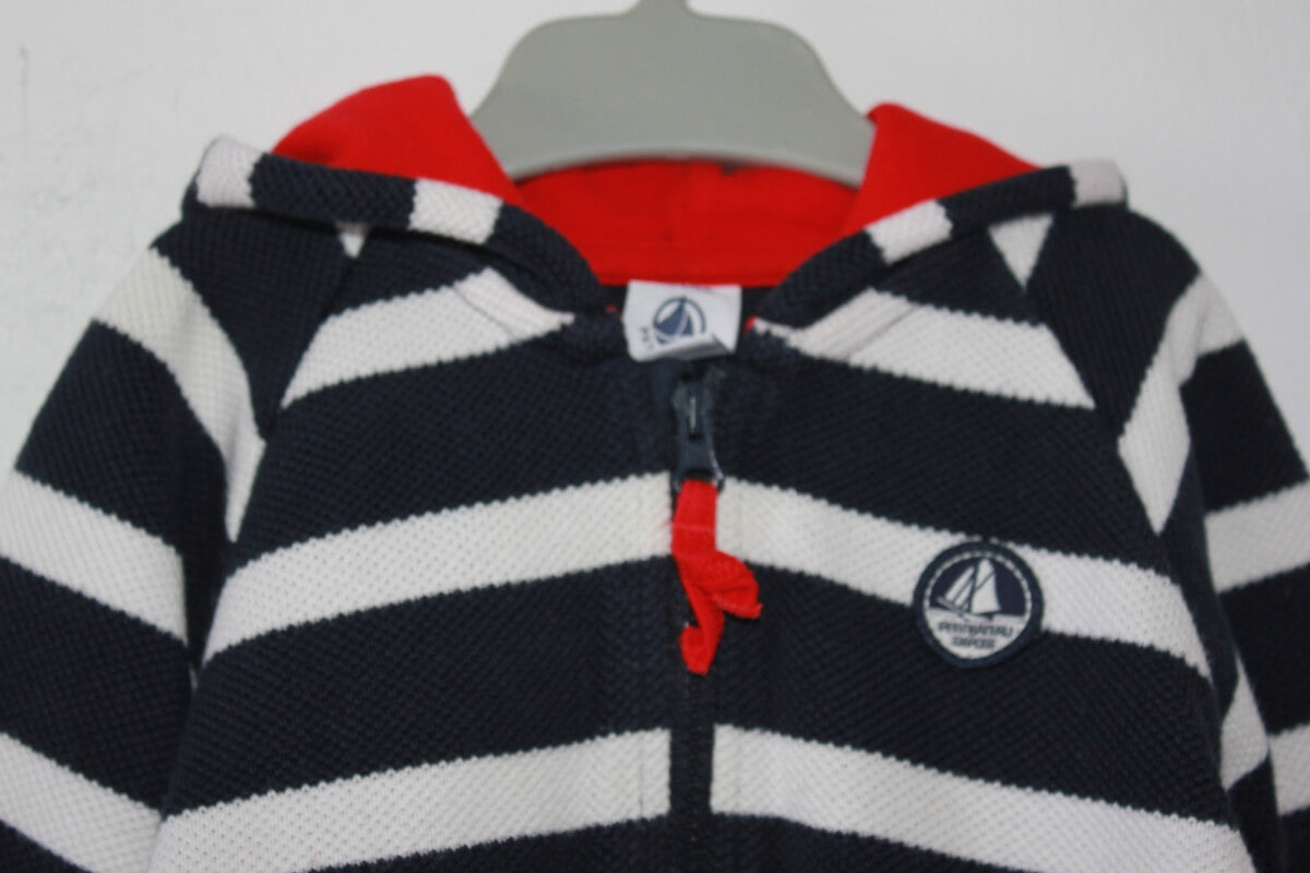 preloved katoenen donkerblauw-wit gestreept vest met capuchon van petit bateau in maat 68 voor een baby jongen