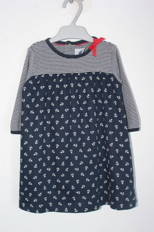 preloved katoenen donkerblauw met wit gestreepte jurk met lange mouwen en ankers van petit bateau in maat 74