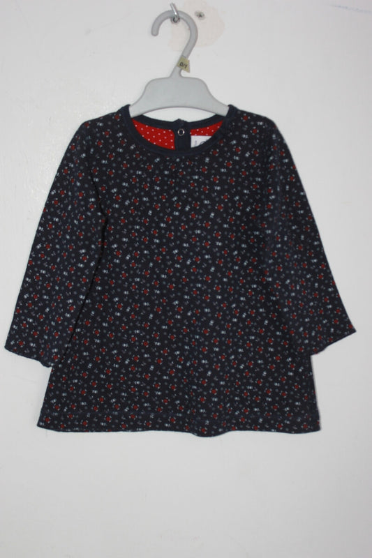 preloved katoenen donkerblauwe jurk met rode en witte bloemetjes en lange mouwen van petit bateau in maat 68