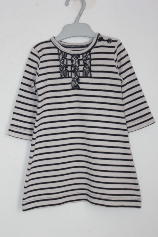 preloved ecru-donkerblauw gestreepte jurk met lange mouwen en volants van petit bateau in maat 68