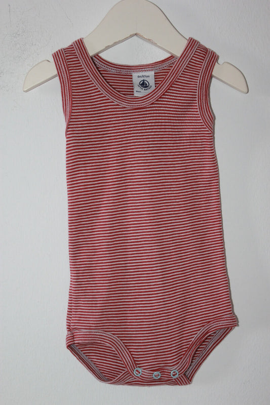 preloved unisex katoenen rood-ecru gestreepte mouwloze romper van petit bateau in maat 68
