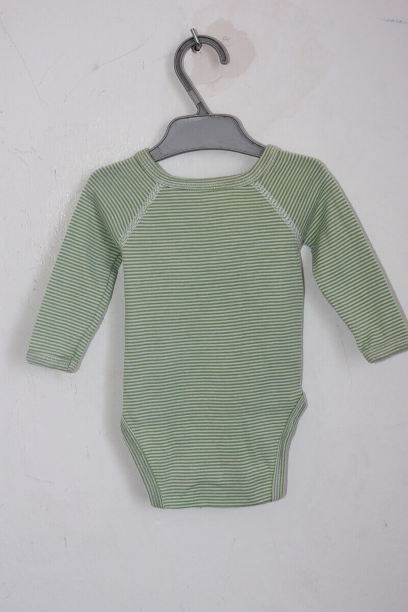 tweedehands unisex katoenen groen en wit gestreepte overslagromper met lange mouwen in maat 62 van petit bateau