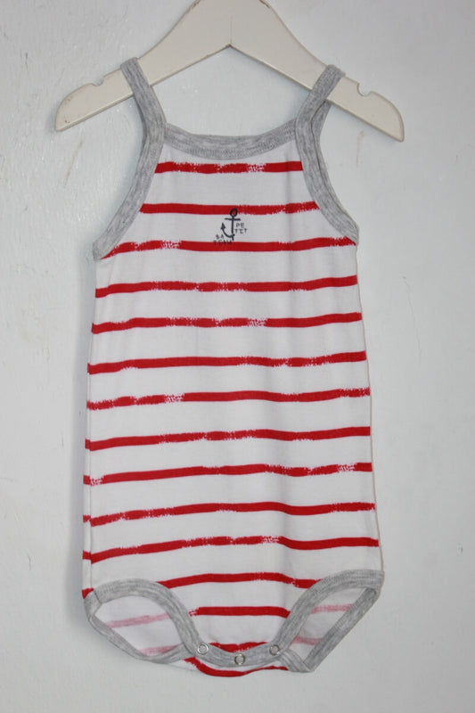 tweedehands katoenen mouwloze rood met wit gestreepte romper in maat 86 voor een baby meisje van Petit Bateau