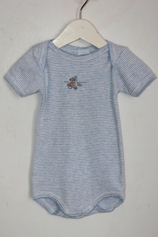 tweedehands unisex katoenen blauw-wit gestreepte romper met korte mouwen in maat 68 van petit bateau