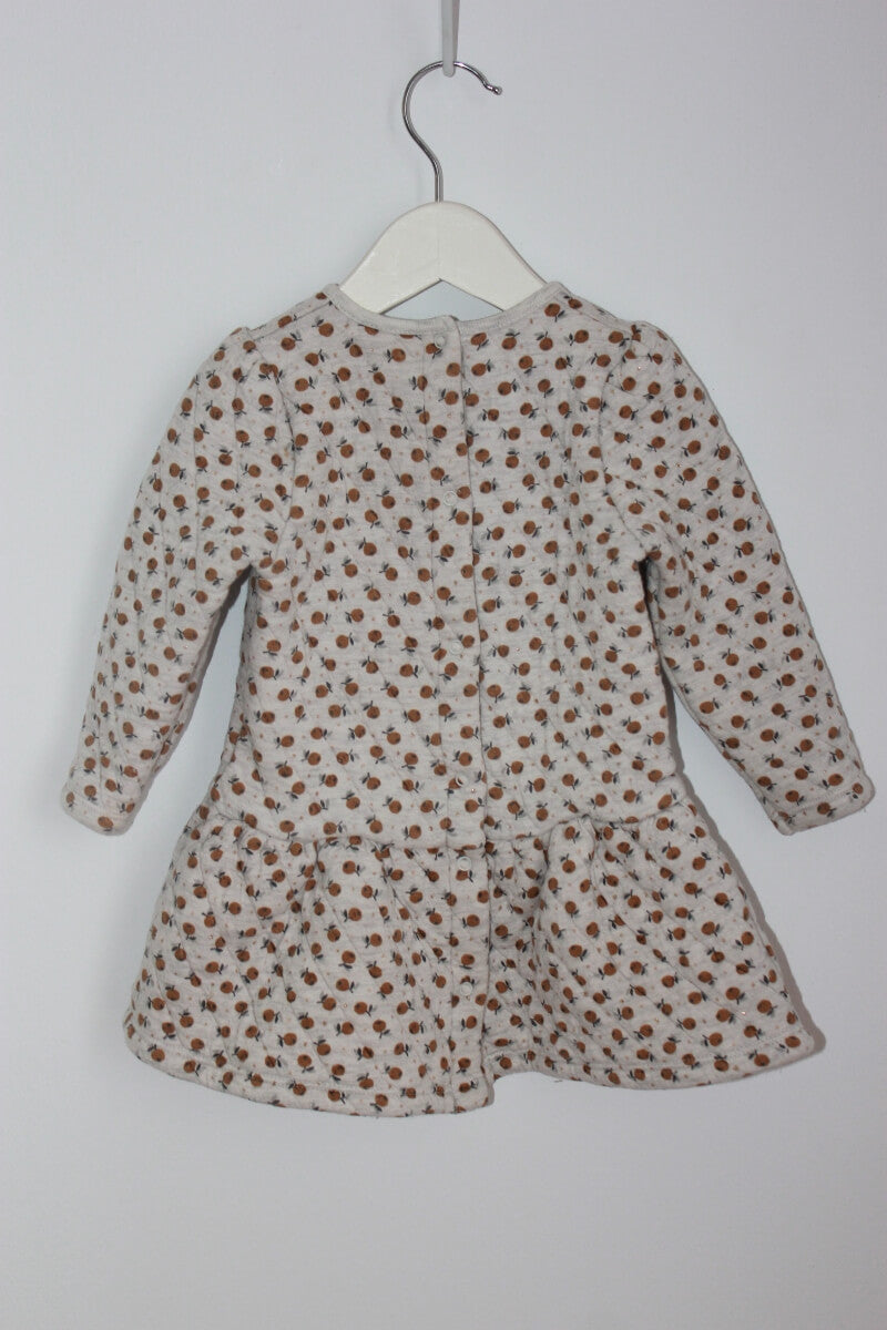 tweedehands grijze jurk met lange mouwen en mosterdgele appeltjes in maat 80 van petit bateau