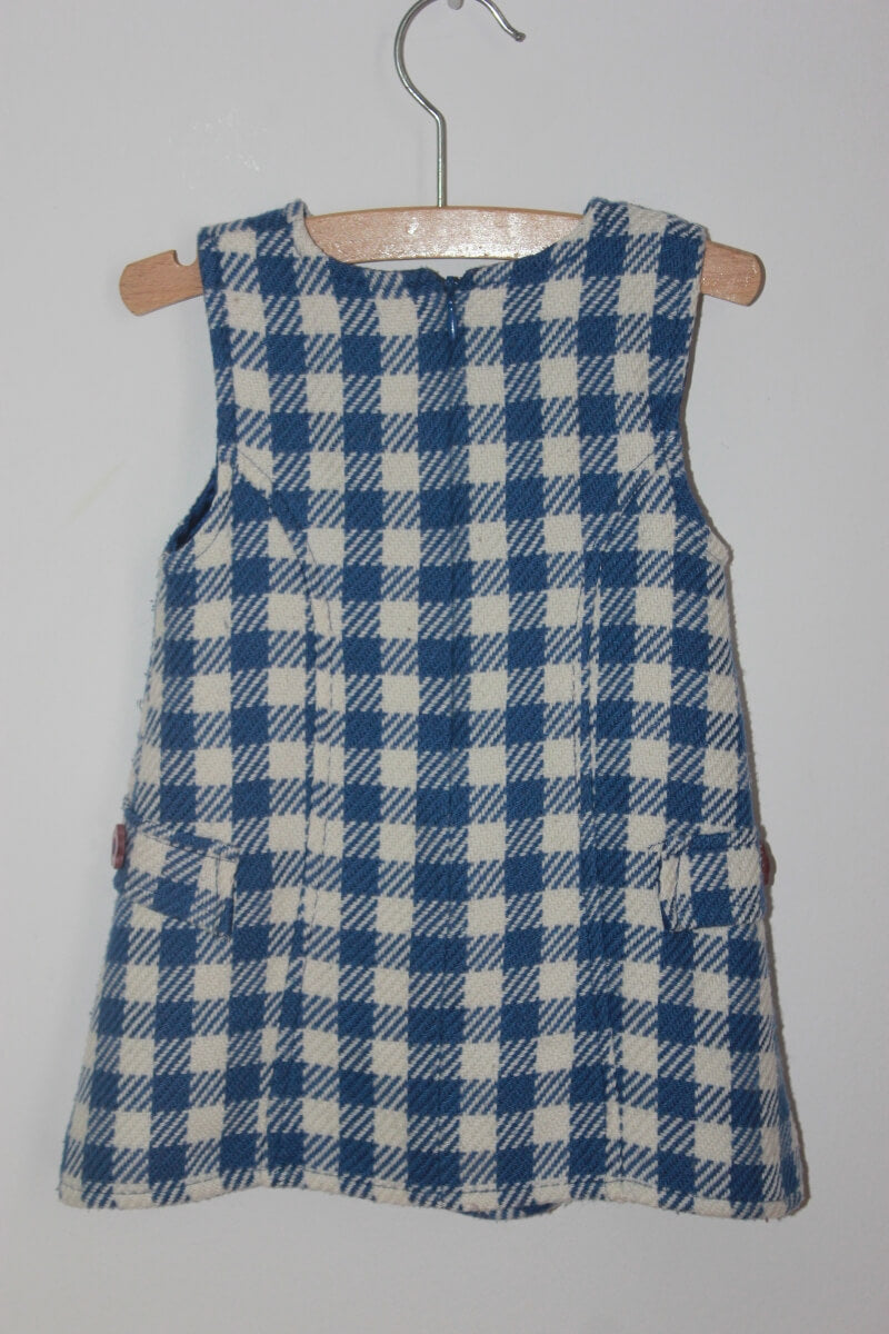 tweedehands mouwloze blauw met ecru geruite winterse jurk van the children´s place in maat 74