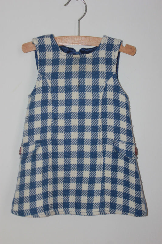 tweedehands mouwloze blauw met ecru geruite winterse jurk van the children´s place in maat 74