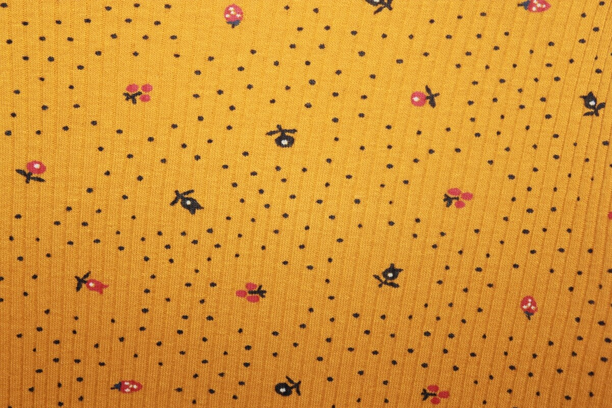 preloved mosterdgele gebloemde longsleeve met ronde hals van dpam in maat 128 voor een meisje