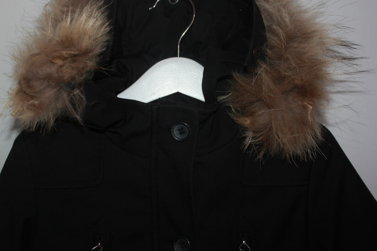 tweedehands unisex zwarte warme winterjas met afneembare capuchon met bontrand van bonpoint, maat 104